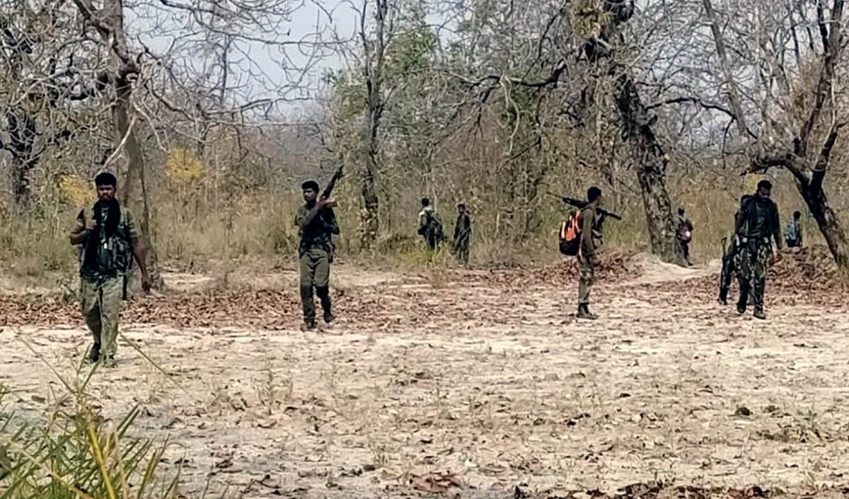 गया में नक्सलियों का तांडव, एक परिवार के 4 लोगों को मार कर लटकाया, घर को उड़ाया