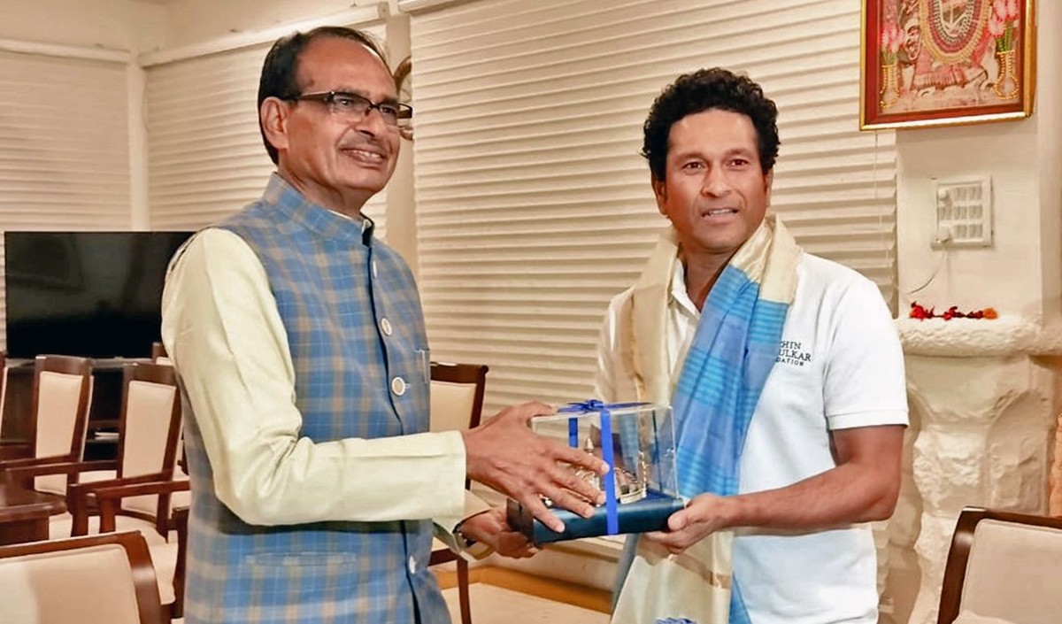 सचिन तेंदुलकर ने मध्यप्रदेश के मुख्यमंत्री से मुलाकात की