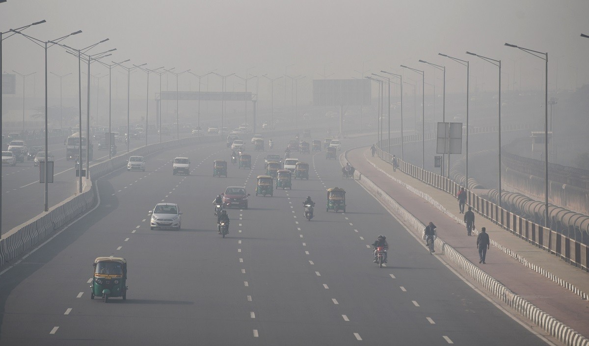 दिल्ली में प्रदूषण से जंग, सुप्रीम कोर्ट ने लगाई फटकार, कश्मीर में ग्रेनेड हमला