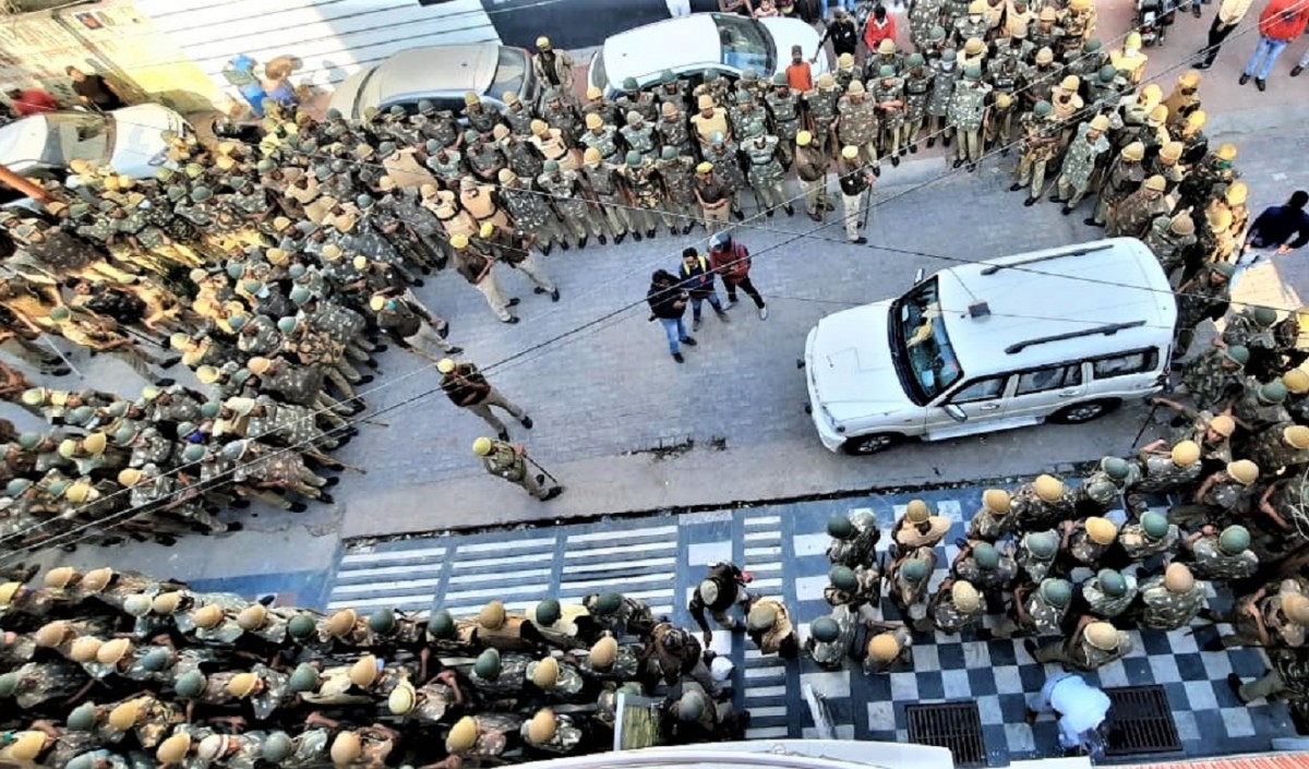 मेरठ पुलिस ने चोरी की गाड़ियां बेचने वाले करोड़पति कबाड़ी हाजी इकबाल की 10 करोड़ की संपत्ति की जब्त