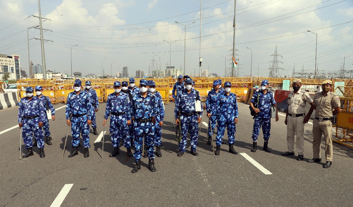 किसानों के आंदोलन के एक साल: दिल्ली की सीमाओं पर सुरक्षा बढ़ायी गई