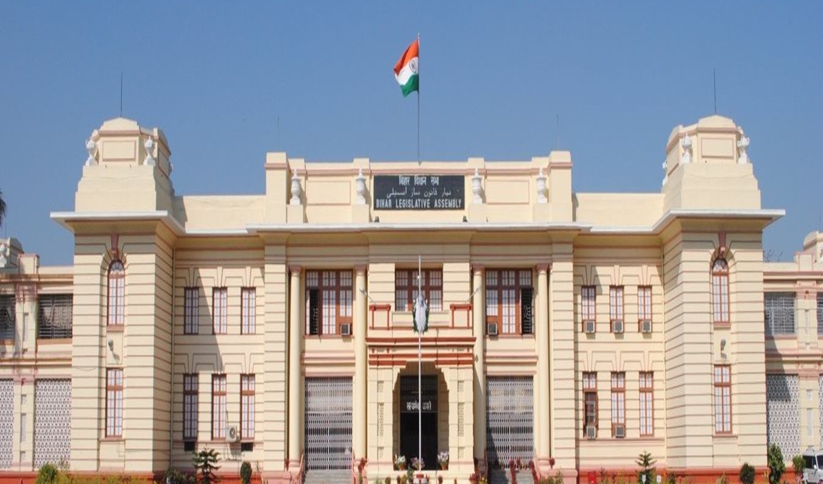 बिहार विधानसभा में पेश की गई कैग रिपोर्ट सरकार की खिंचाई