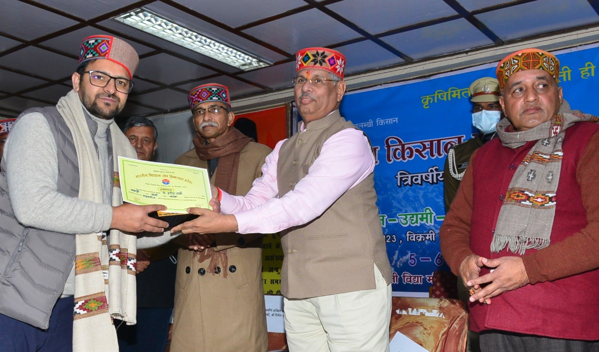 राज्यपाल राजेंद्र विश्वनाथ आर्लेकर का गौ आधारित पारम्परिक कृषि अपनाने पर बल