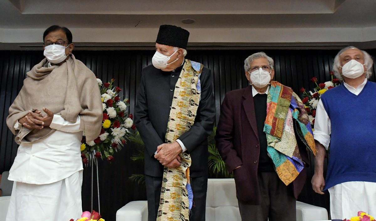 फारूक अब्दुल्ला ने श्रीनगर हमले को दुर्भाग्यपूर्ण करार दिया पाकिस्तान से बातचीत की वकालत की