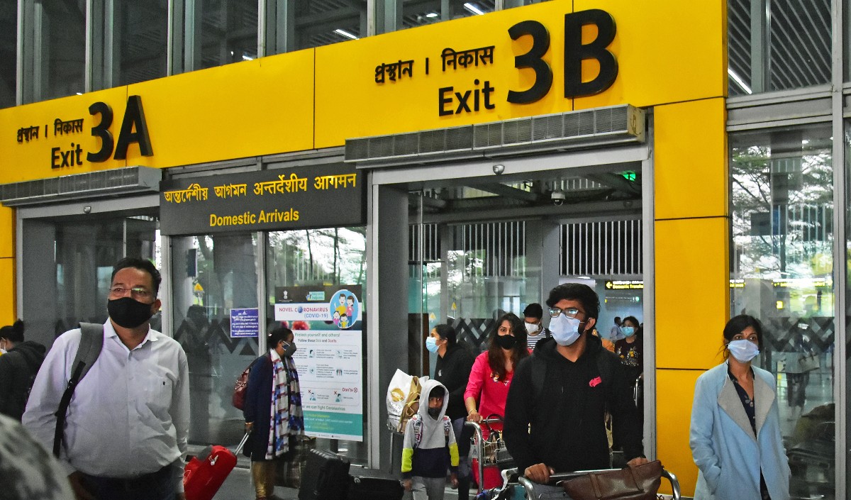 जोखिम वाले देशों से आ रहे यात्रियों के लिए आरटीपीसीआर की पूर्व बुकिंग अनिवार्य की गयी