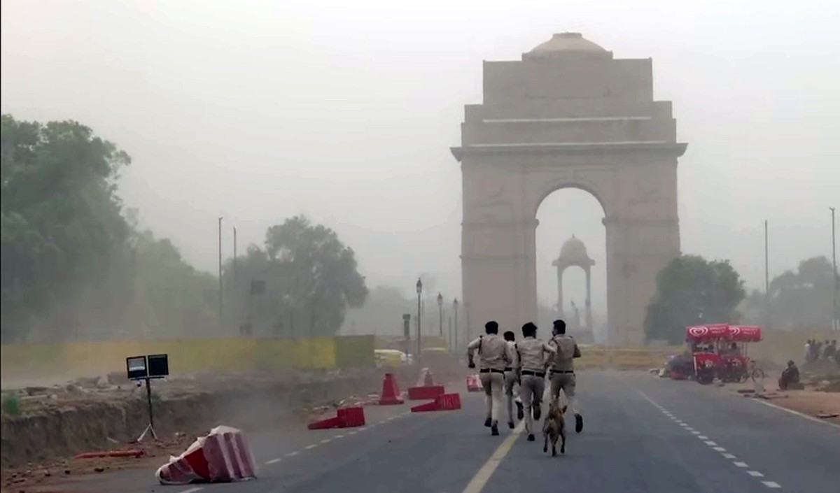 दिल्ली में अगले 2-3 दिन में पारा और गिरने का अनुमान : मौसम विभाग