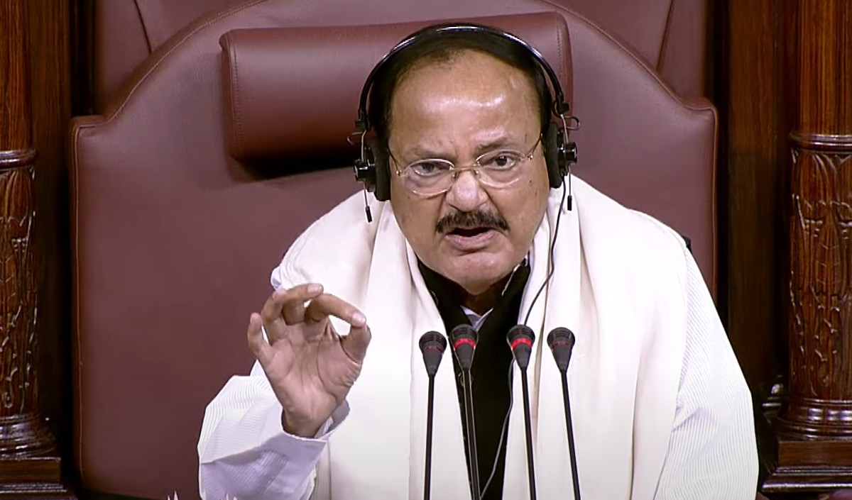 गंभीर पत्रकारिता के लिए स्वतंत्रता आवश्यक शर्त: नायडू