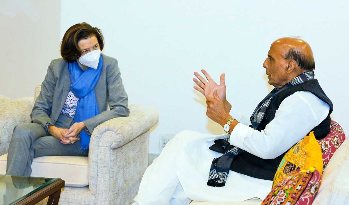 राजनाथ ने फ्रांस की रक्षा मंत्री पार्ली के साथ वार्ता को उत्कृष्ट बताया