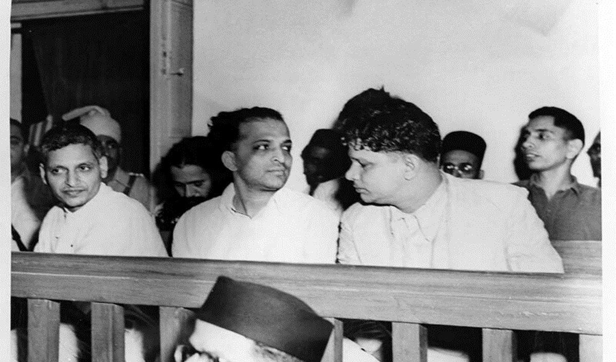 धर्मगुरु कालीचरण ने बापू महात्मा गांधी के बारे में कहे अपमानजनक शब्द गोडसे की सराहना की