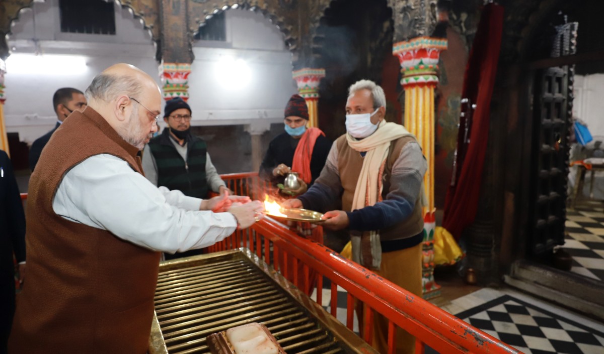 गृहमंत्री अमित शाह ने वाराणसी में संकट मोचन के दर्शन किए