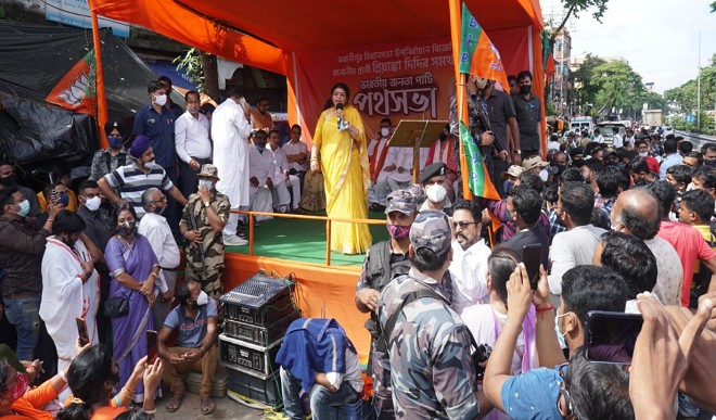 भवानीपुर में थमा चुनाव प्रचार 30 सितंबर को होगा मतदान प्रियंका ने कहा ममता को नहीं है लोगों की जान की कीमत