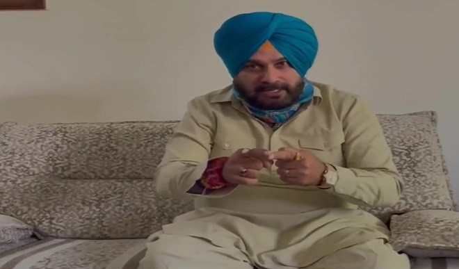 सिद्धू ने तोड़ी चुप्पी, कहा- आलाकमान को नहीं कर रहा गुमराह, पंजाब हित में हर कुर्बानी देने को तैयार