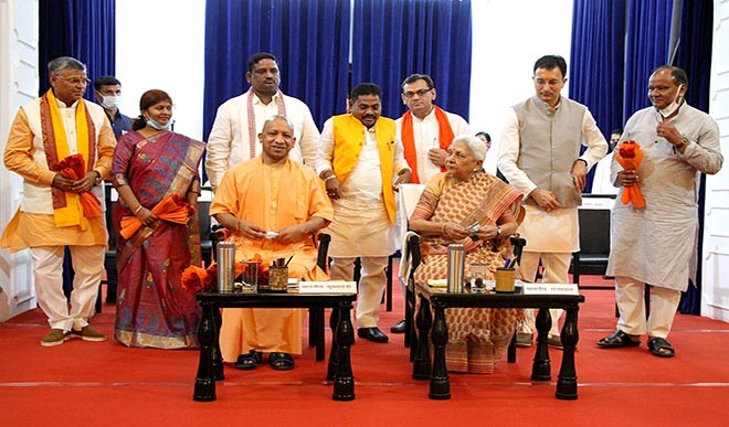 UP में ढाई महीने के बचे हुए कार्यकाल वाली सरकार के विस्तार की जरूरत क्यों पड़ गयी