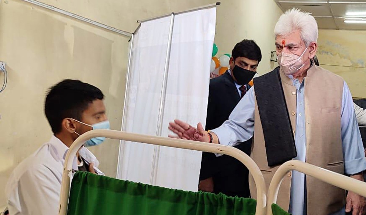 जम्मू कश्मीर के उपराज्यपाल मनोज सिन्हा ने कोविड स्थिति की समीक्षा की