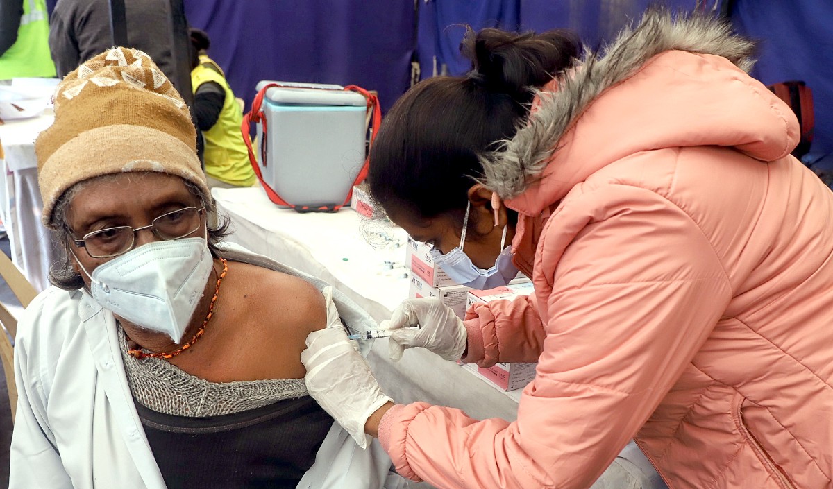 मुंबई में कोविड रोधी टीके की 10698 एहतियाती खुराक दी गई