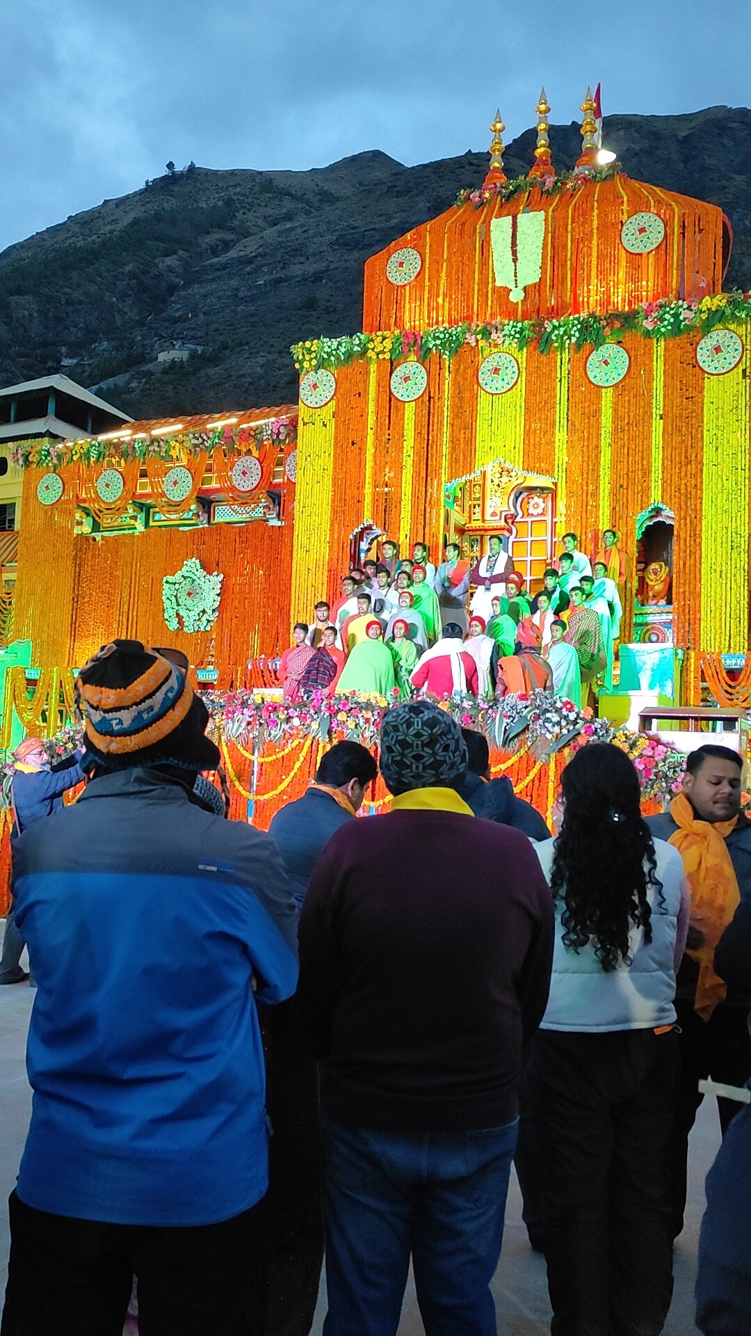 बद्रीनाथ धाम के कपाट खुले , सीएम धामी ने किया श्रद्धालुओं का स्वागत