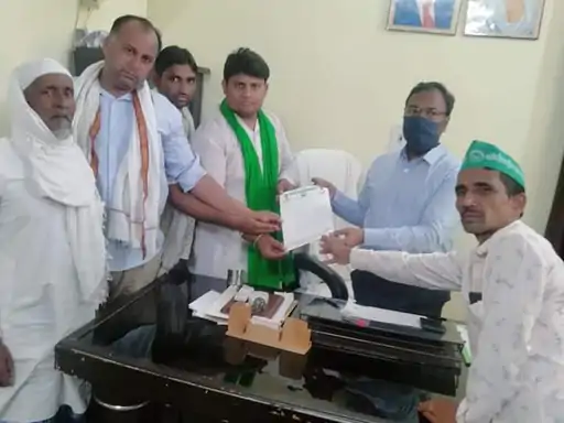 जेवर में एयरपोर्ट बनने से मुख्य रास्ता बंद बुलंदशहर जाने वालों को परेशानी किसानों ने वैकल्पिक रास्ता बनाने की उठाई मांग