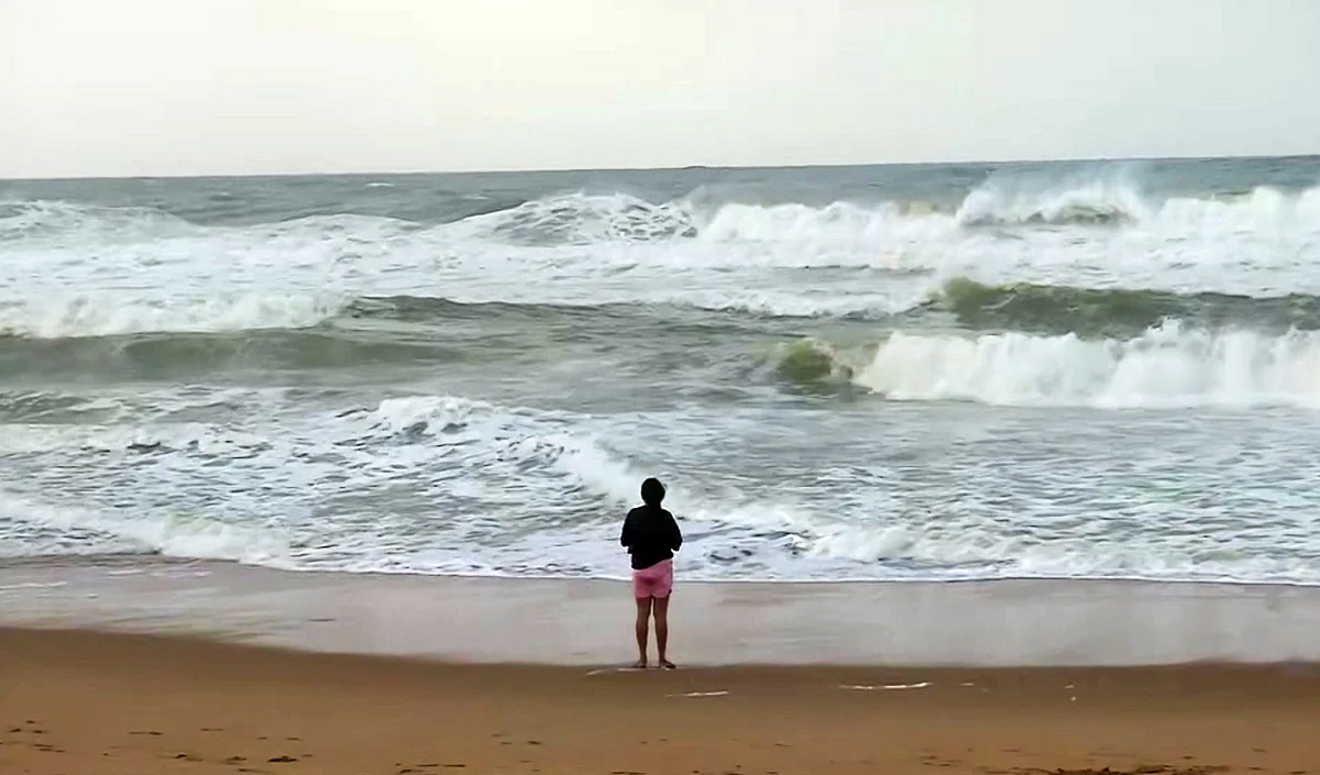 ओडिशा में चक्रवात दाना की चेतावनी, बंद हुए स्कूल, सरकार ने जारी किया आदेश