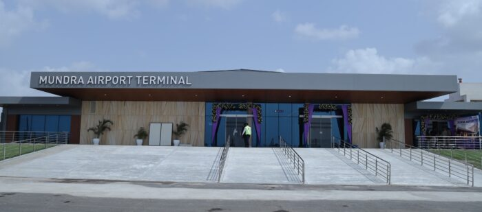 Mundra Airport : अदाणी मुंद्रा एयरपोर्ट से पहली शेड्यूल्ड फ्लाइट सर्विस शुरू,मुंबई-गोवा समेत 8 शहरों के लिए स्टार एयर ने शुरू की उड़ानें