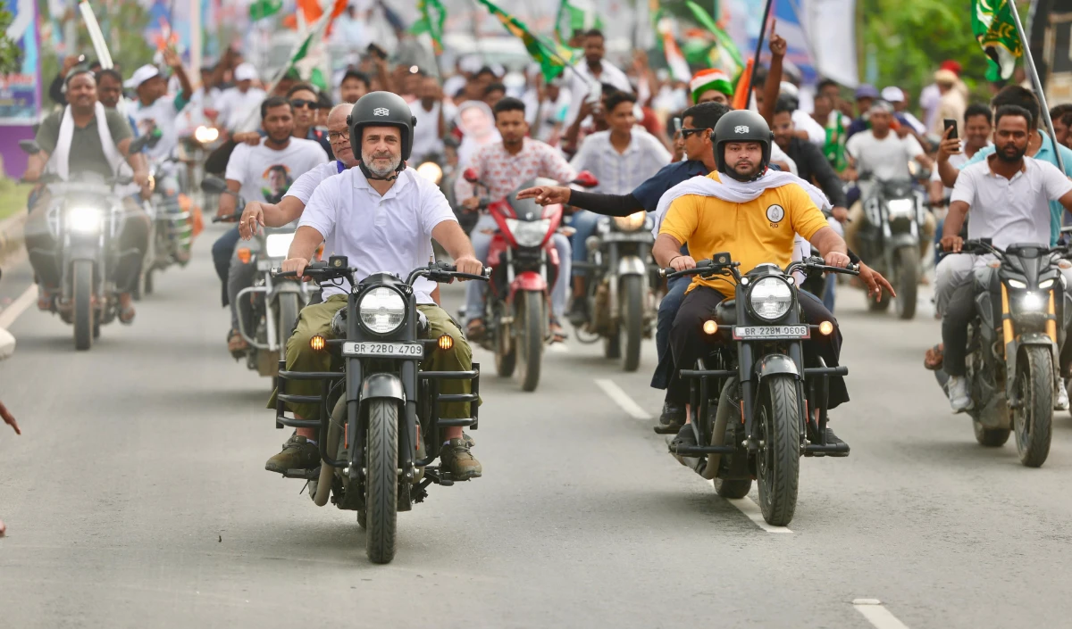 Rahul Gandhi और Tejashwi Yadav की यात्रा पर तेज प्रताप का निशाना, दोनों को बताया रोटी सेंकने वाले नेता!