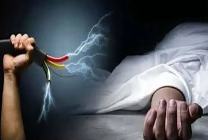 बांदा में दर्दनाक हादसा, मैरिज हॉल के कमरे में फैला करंट… पिता-पुत्र की मौत, मां झुलसी