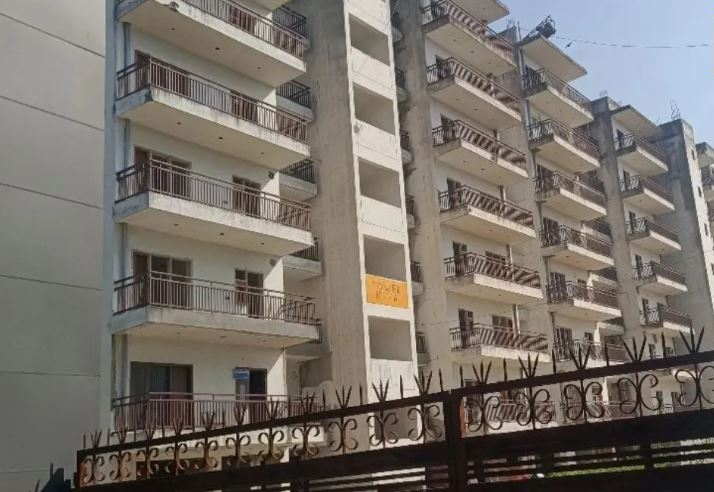 मुरादाबाद की माया नगर सहकारी समिति में फ्लैट आवंटन पर सवाल, एक परिवार के नाम 12 फ्लैट होने का दावा