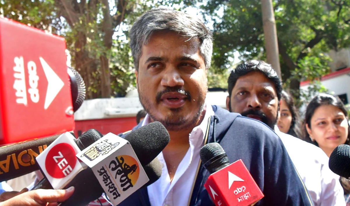 महाराष्ट्र में फोन टैपिंग का खौफ? महायुति सरकार के मंत्रियों ने जासूसी के डर से बंद किए मोबाइल, रोहित पवार का दावा