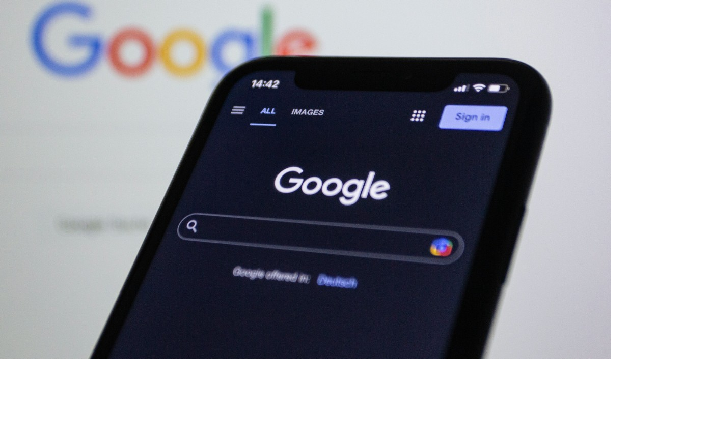 Google AI का बड़ा अपडेट: अब आपकी Photos-Voice पर भी रहेगी नजर, Privacy पर उठे सवाल