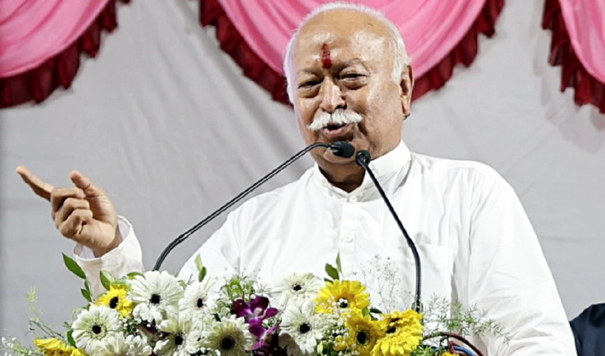 मोहन भागवत ने नागपुर में आरएसएस के पथ संचलन का निरीक्षण किया