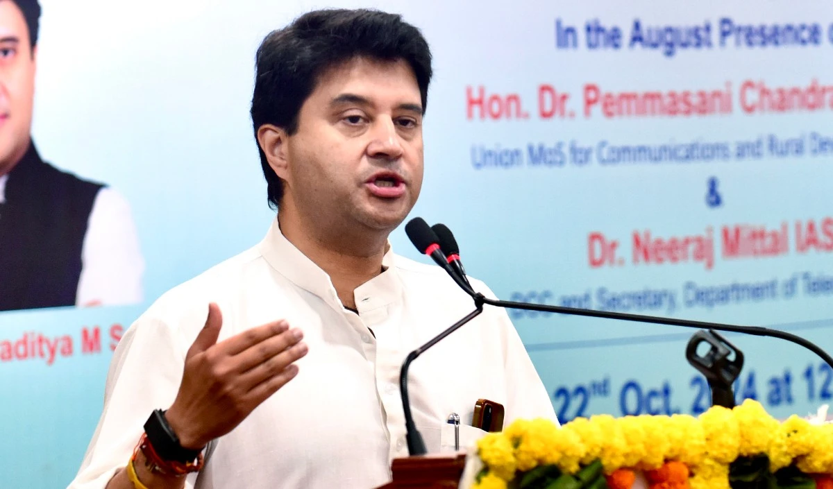 सिंधिया, सीआरपीएफ प्रमुख ने गुवाहाटी में जुबिन के शोक संतप्त परिवार से मुलाकात की