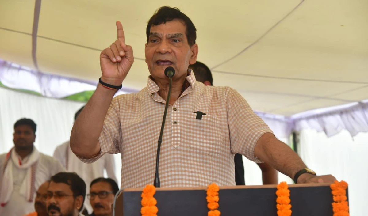 UP: कर्मचारी यूनियन पर भड़के ऊर्जा मंत्री AK Sharma, कहा- मुझसे जलने वाले सारे लोग इकट्ठे, दूसरे विभागों में क्यों नहीं होती हड़ताल