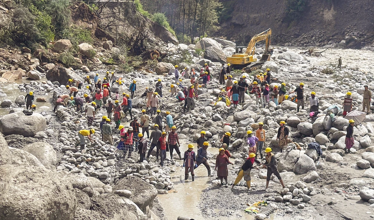 जम्मू-कश्मीर के रियासी में भूस्खलन से मकान ढहा, एक परिवार के सात सदस्यों की मौत, रामबन में फटा बादल, चार लोगों की जान गयी