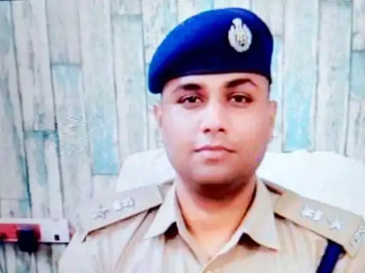 ललितपुर में एसपी ने किए स्थानांतरण कहा- कानून व्यवस्था को चुस्त-दुरुस्त करना है उद्देश्य