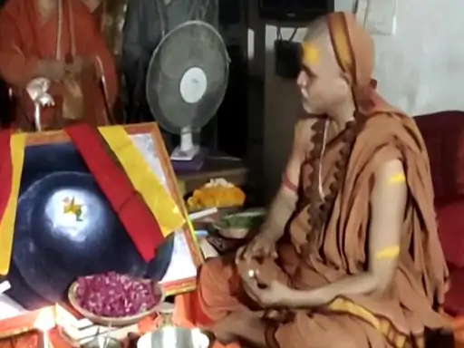 अनशन पर बैठे स्वामी अविमुक्तेश्वरानंद ने रखा मौन