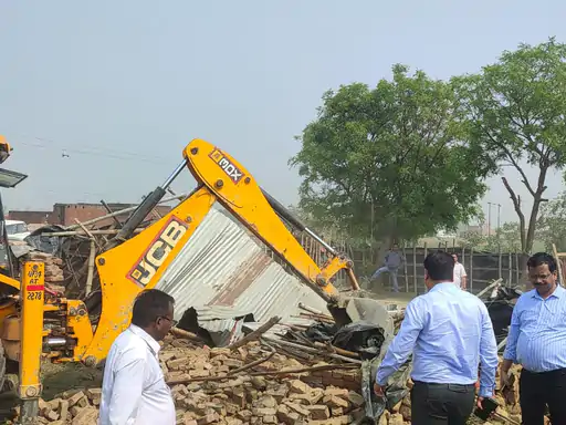 लखीमपुर खीरी में जिला प्रशासन फुल एक्शन में कब्जा मुक्त जमीन की कीमत है 70 लाख रुपये