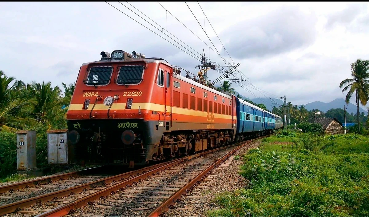 Uttar Pradesh: ट्रेन की चपेट में आने से सिपाही की मौत