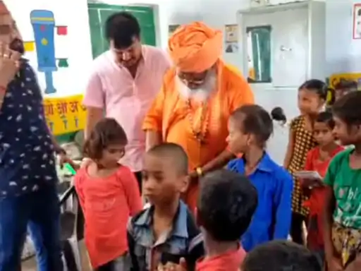 उन्नाव के प्राथमिक विद्यालय में अचानक पहुंचे साक्षी महाराज