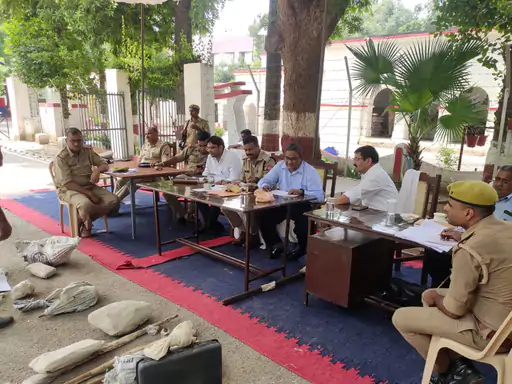 हमीरपुर में असलहों पर चला रोड रोलर