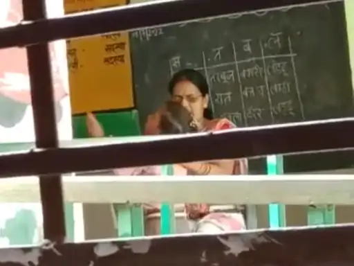 पीटती टीचर का वीडियो वायरल टीचर ने बाल पकड़ मारे थप्पड़ ही थप्पड़