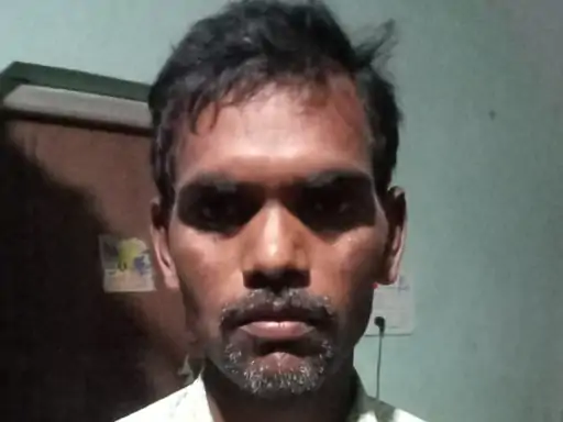 राप्ती नदी में डूब रहे युवक को गांव के व्यक्ति ने बचाया प्रधान ने आर्थिक सहायता देकर किया पुरस्कृत