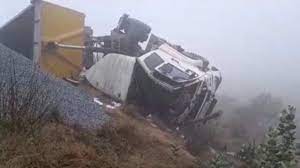 UP: ट्रक की चपेट में आने से मोटरसाइकिल सवार तीन भाई-बहनों की मौत
