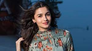 Alia Bhatt को देख लोग क्यों कहने लगे सीता मैम? 