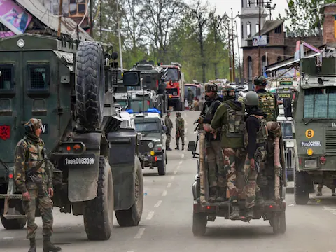 Anantnag Encounter: अनंतनाग में सुरक्षा बलों ने 2 आंतक‍ियों को क‍िया ढेर