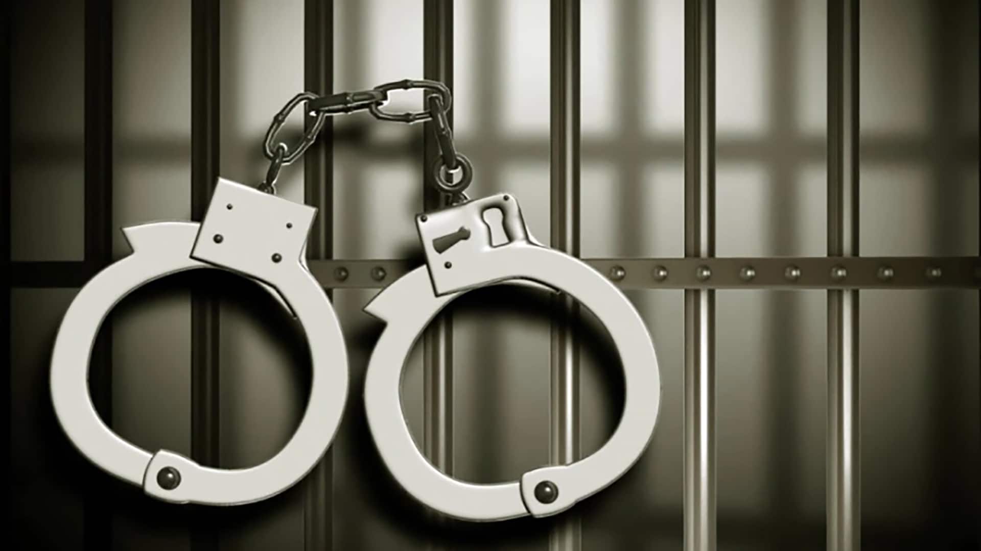 Uttar Pradesh: आगरा में पुलिस ने मुठभेड़ के बाद दो चोरों को गिरफ्तार किया