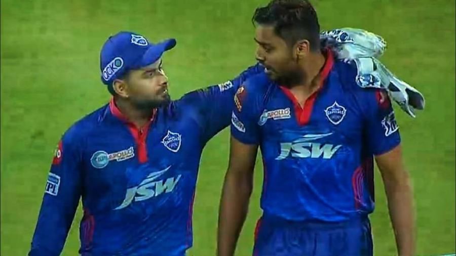 IPL 2022 Auction: आवेश खान नहीं आ पाए DC के हिस्से तो ऋषभ पंत हुए भावुक गेंदबाज से कहा- सॉरी नहीं ले पाए