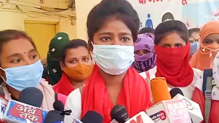 महिला डिग्री कॉलेज की छात्राओं ने प्रिंसिपल पर लगाया गंभीर आरोप कहा- टेबलेट वितरण लिस्ट में सिर्फ चहेतों के नाम