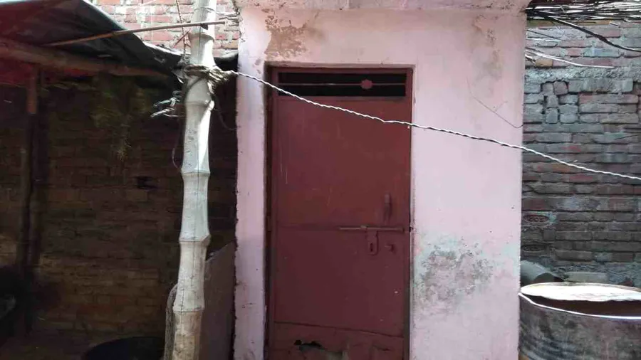  बांदा में शौचालयों का काम अधूरा 10 दिन के अंदर 200 गड्ढे बनाने के निर्देश टारगेट पूरा न होने पर हो सकती है कार्रवाई