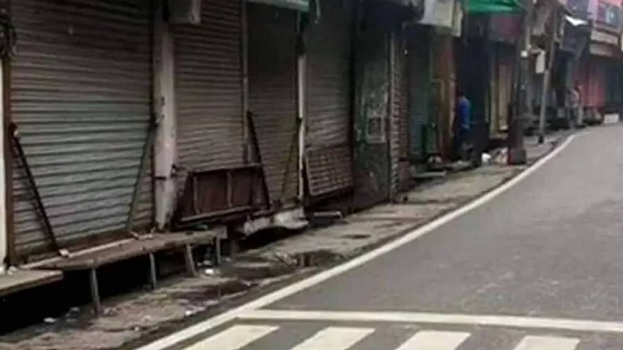 कोरोना के नए वैरिएंट ओमिक्रॉन के बढ़ते खतरे को देखते हुए यूपी में आज से नाईट कर्फ्यू