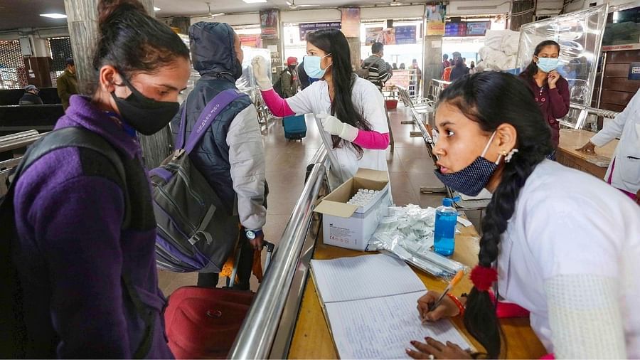 उत्तर प्रदेश में नाइट कर्फ्यू की टाइमिंग दो घंटे बढ़ी 10वीं क्लास तक स्कूल बंद पढ़ें पूरी गाइडलाइंस