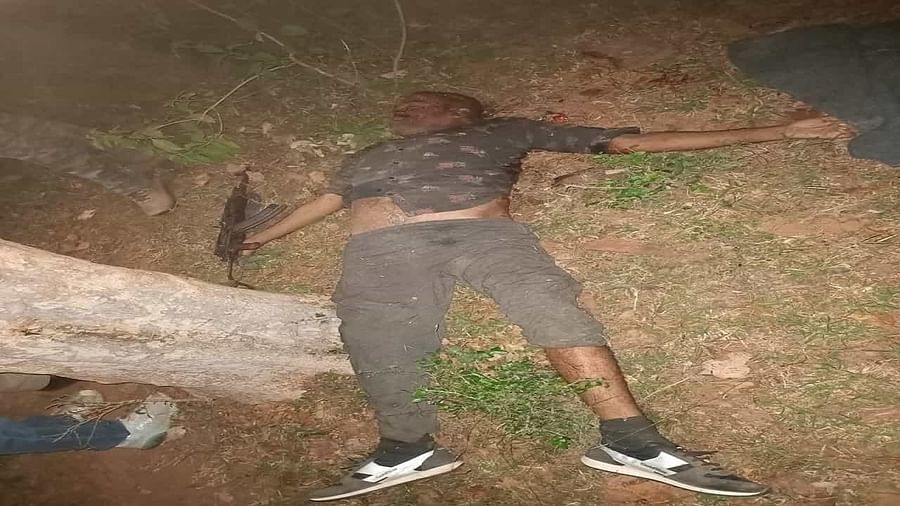 चित्रकूट में 5 लाख के इनामी डकैत गौरी यादव को STF ने एनकाउंटर में मार गिराया! AK-47 भी बरामद